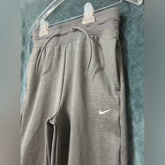 Nike Women's Therma-FIT One High-Waisted 7/8 Joggers - Picture 10 of 13